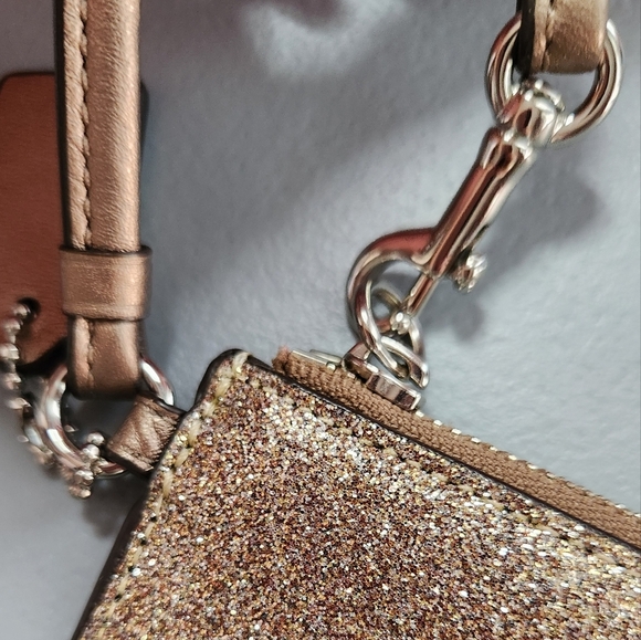 Coach Gold Glitter Womens Wristlet Clutch With Hangtag Pristine - Picture 7 of 9